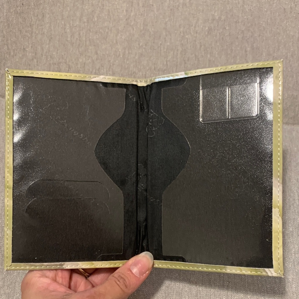 Green Marble Pattern Passport Holder - image 3